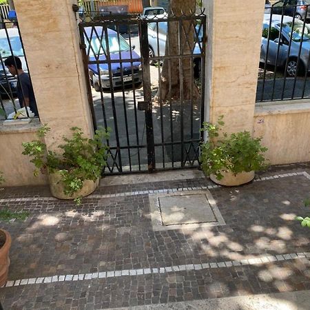 Edo Apartament Lido di Ostia Bagian luar foto